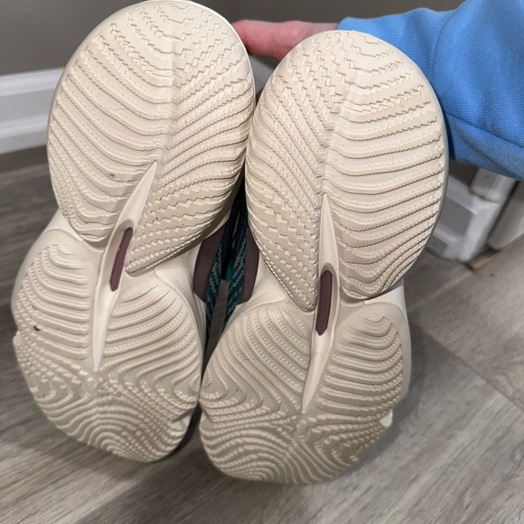 Adidas D.O.N. Issue 4 Grade Basketball Shoe - Picture 13 of 13